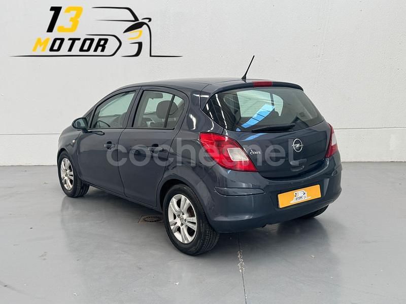 Usado Opel Corsa Essentia 85 CV (62 kW) 2010 Gris / plata Berlina