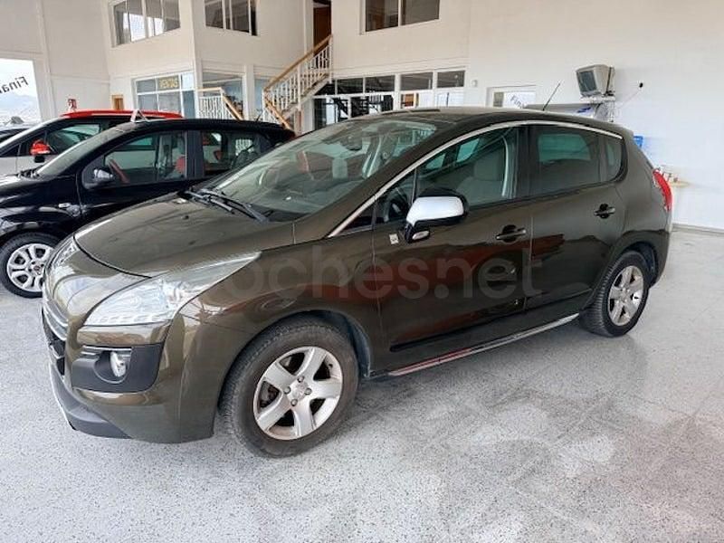 Usado Peugeot 3008 200 CV (147 kW) 2014 Marrón Familiar