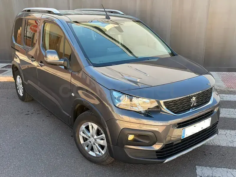 Usado Peugeot Rifter Style 130 CV (95 kW) 2021 Marrón Monovolumen