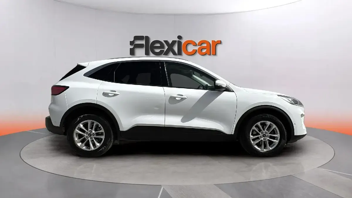 Usado Ford Kuga Titanium 150 CV (110 kW) 2023 Blanco SUV