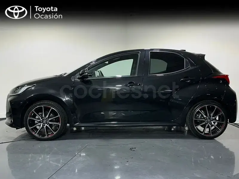 Usado Toyota Yaris Hybrid Sport 116 CV (85 kW) 2024 Negro Berlina
