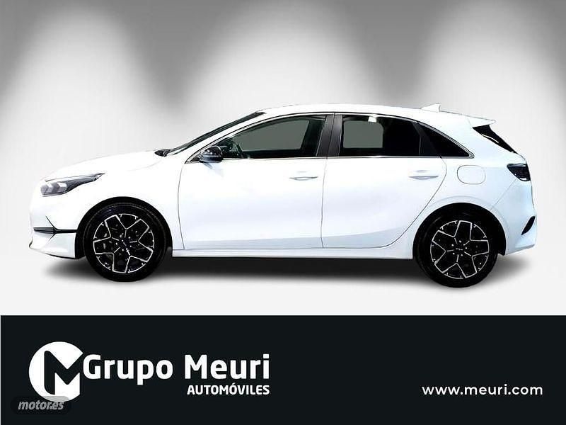 Usado Kia Ceed Style 100 CV (73 kW) 2025 Blanco Utilitario