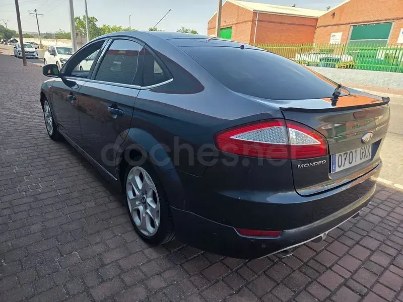 Usado Ford Mondeo Titanium S 203 CV (149 kW) 2010 Gris / plata Berlina