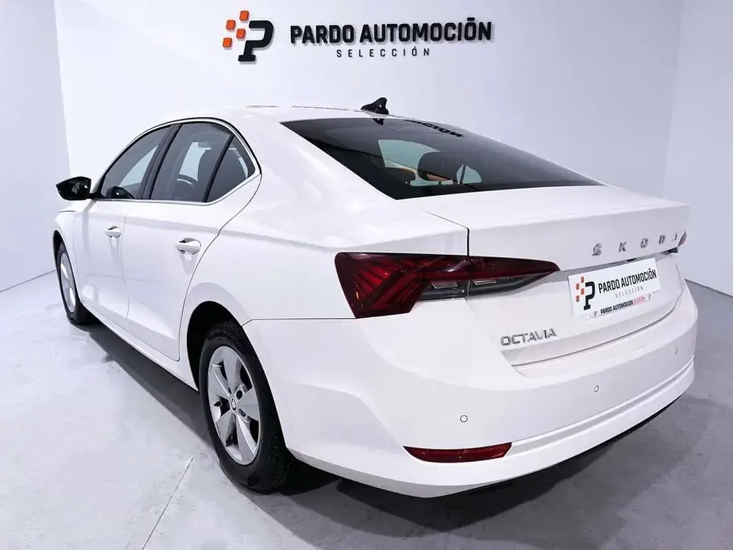 Usado Skoda Octavia Ambition 150 HP (110 kW) 2022 Branco Citadino