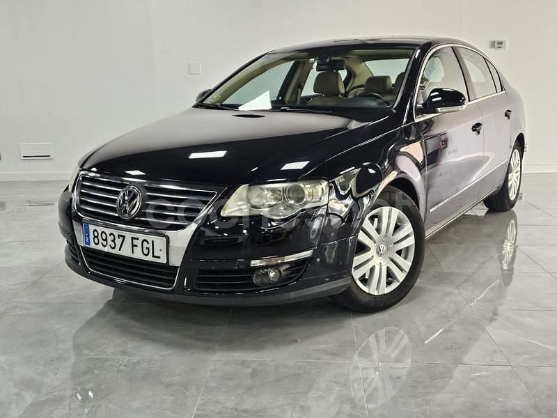 Negro Usado 2007 VW Passat Highline Berlina | 7500 € (Precio justo) - Imagen 1/4