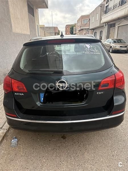 Usado Opel Astra Selective 110 CV (80 kW) 2015 Verde Familiar