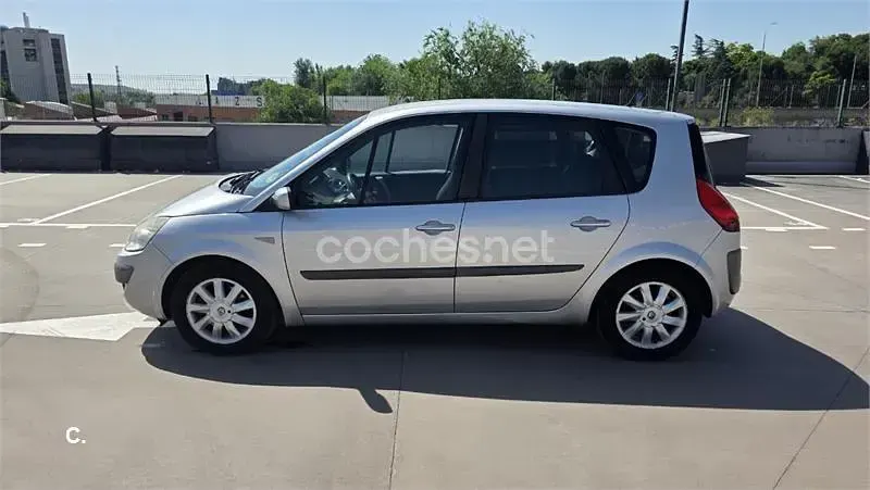Usado Renault Scenic E-Tech Dynamique 130 CV (95 kW) 2007 Gris / plata Monovolumen