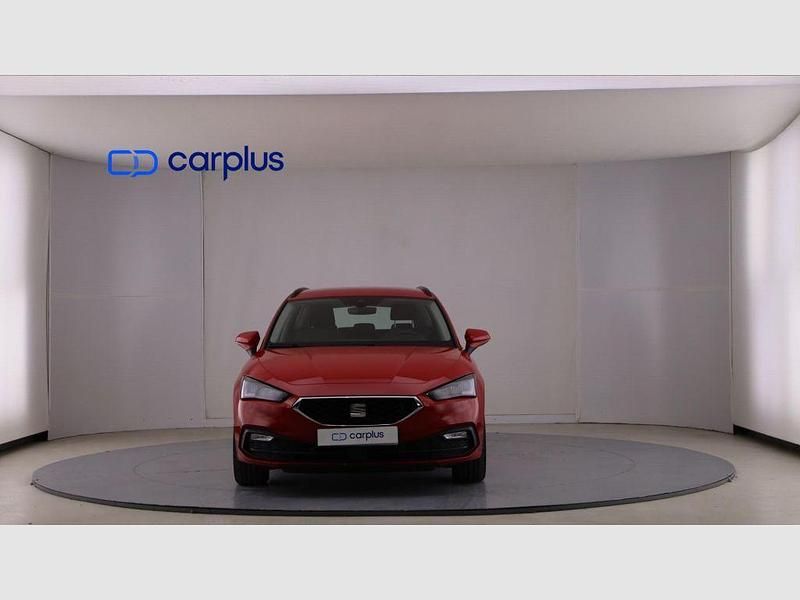 Usado Seat Leon Style 110 CV (80 kW) 2023 Rojo (suave) Utilitario