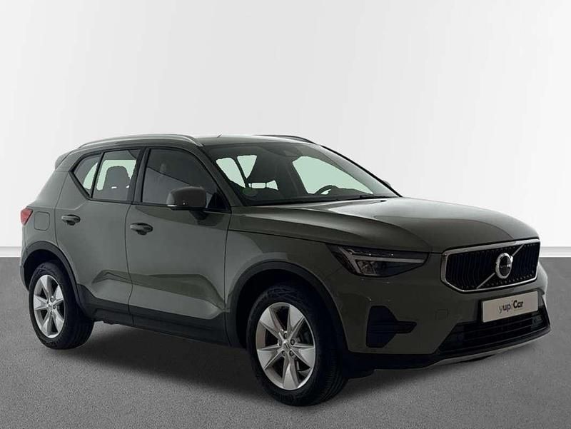Verde Usado 2024 Volvo XC40 Core SUV | 33.900 € (Un poco caro) - Imagen 1/4
