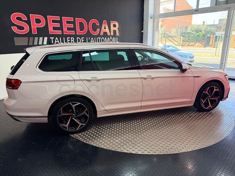 Usado VW Passat R-line 150 CV (110 kW) 2021 Blanco Familiar