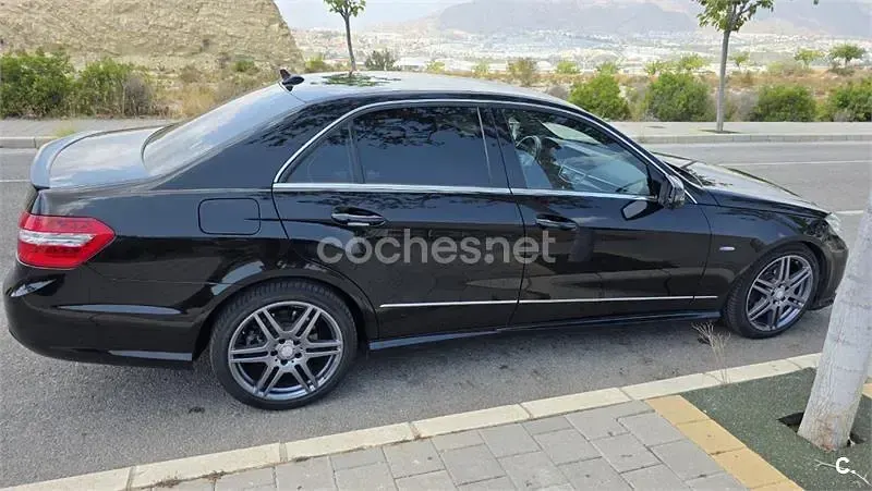 Usado Mercedes E220 Avantgarde 170 CV (125 kW) 2012 Negro Berlina