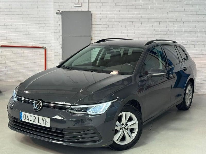 Usado VW Golf VIII Life 115 CV (84 kW) 2022 Gris / plata Familiar