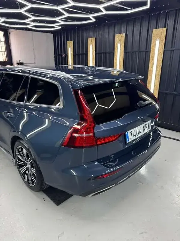 Usado Volvo V60 Inscription 340 CV (250 kW) 2020 Azul Familiar