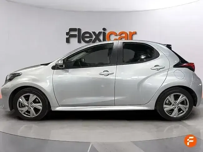 Usado Toyota Yaris Active 116 CV (85 kW) 2025 Gris Utilitario