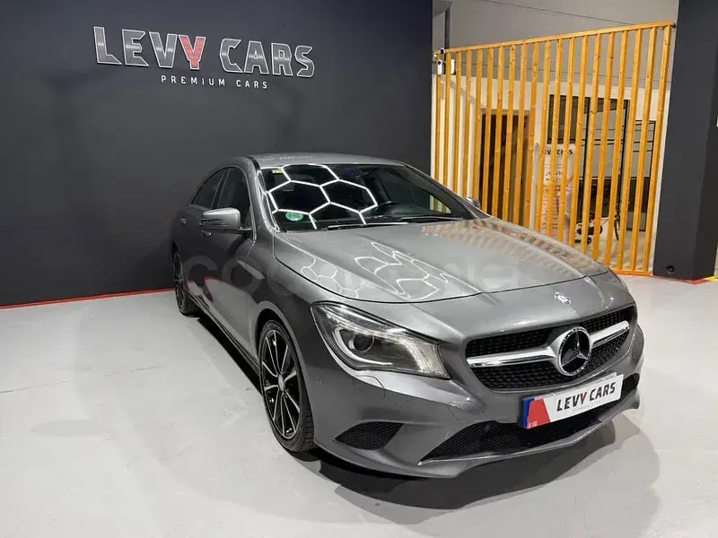Usado Mercedes CLA220 Urban 170 CV (125 kW) 2013 Gris / plata Berlina