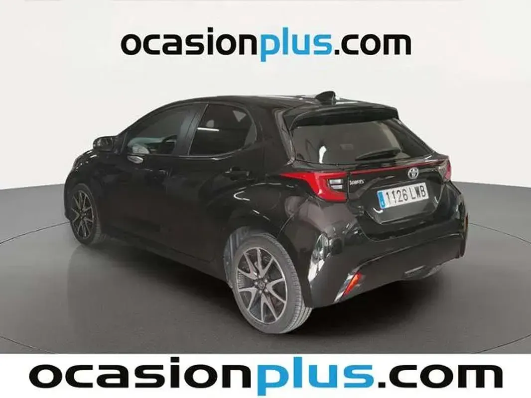 Usado Toyota Yaris Hybrid Style 116 CV (85 kW) 2022 Negro Utilitario