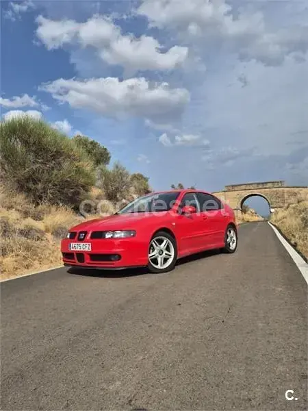 Usado Seat Leon Sport 150 CV (110 kW) 2003 Rojo Utilitario