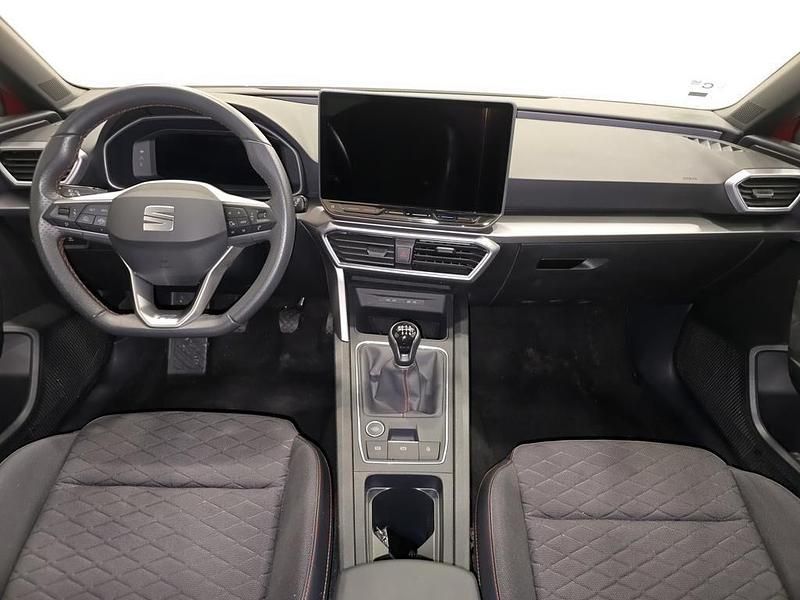 Usado Seat Leon FR 150 CV (110 kW) 2025 Rojo Familiar