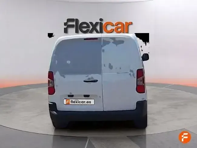 Usado Citroën Berlingo Feel 102 CV (75 kW) 2021 Blanco Monovolumen