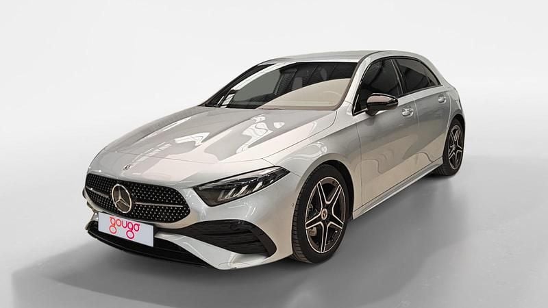 Usado Mercedes A200 AMG line 150 CV (110 kW) 2025 Plata hightech Berlina