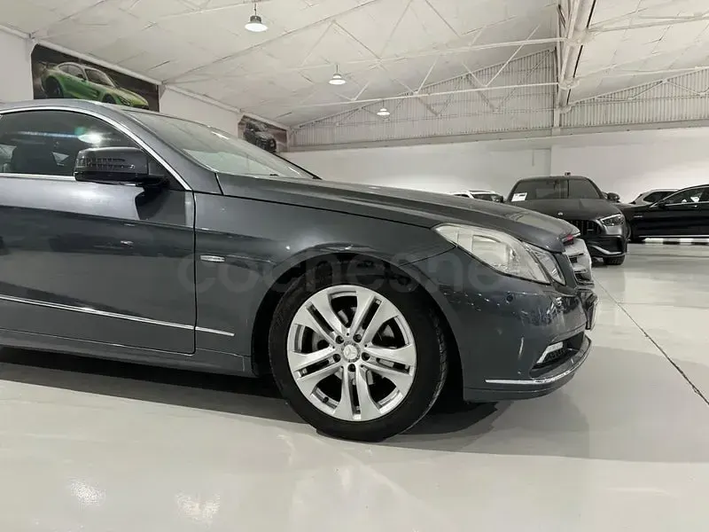 Usado Mercedes E250 Elegance 204 CV (150 kW) 2010 Gris / plata Coupe