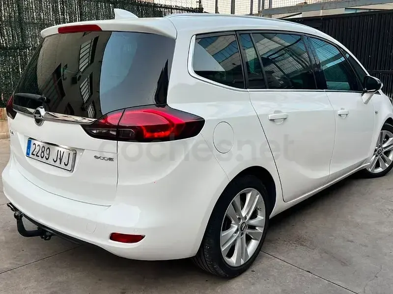 Usado Opel Zafira Tourer Excellence 170 CV (125 kW) 2016 Blanco Monovolumen