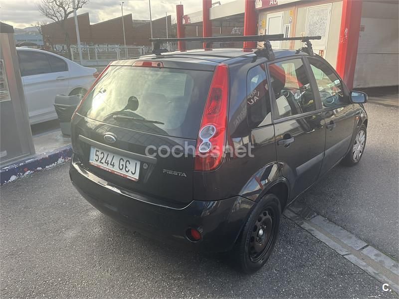 Usado Ford Fiesta Ambiente 70 CV (51 kW) 2008 Negro Utilitario