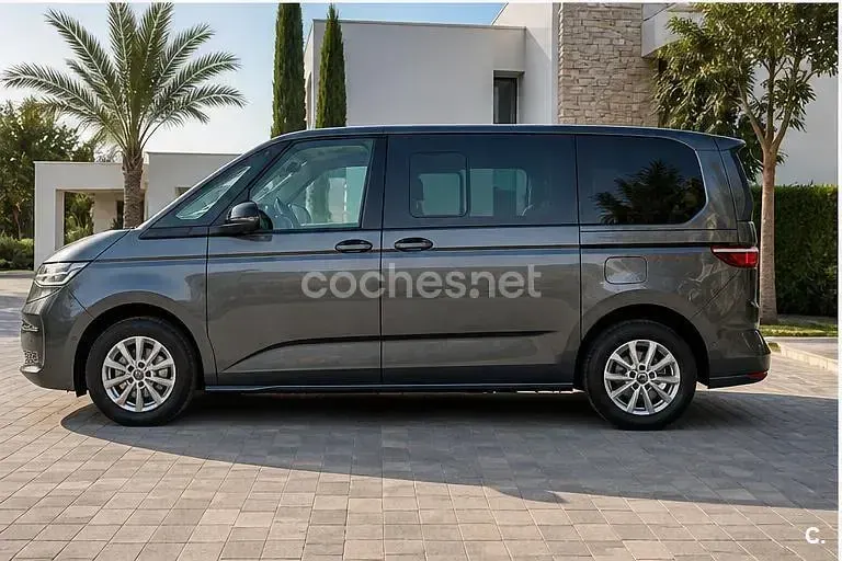 Usado VW Multivan 136 CV (100 kW) 2023 Gris / plata Monovolumen