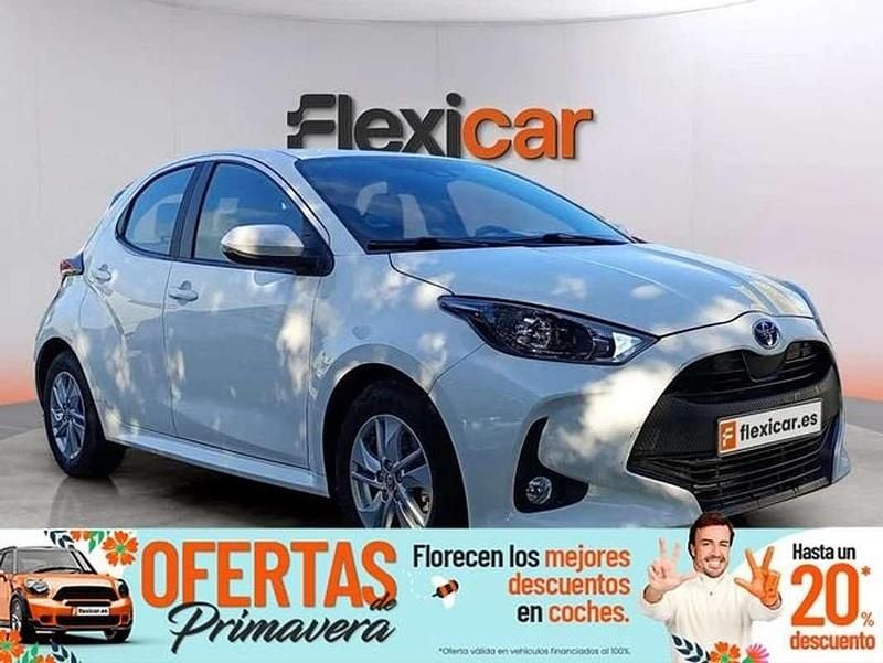 Usado Toyota Yaris Hybrid Active 116 CV (85 kW) 2022 Blanco Utilitario
