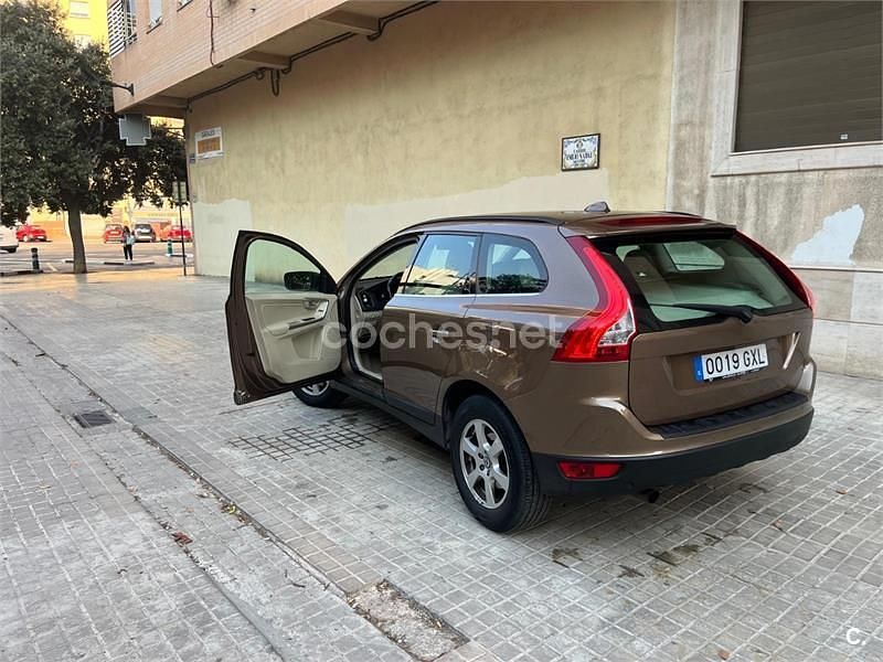 Usado Volvo XC60 R-Design 185 CV (136 kW) 2010 Marrón SUV