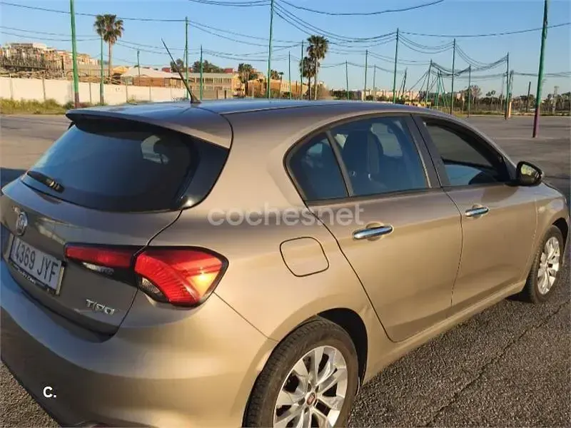Usado Fiat Tipo Easy 95 CV (69 kW) 2017 Beige Berlina