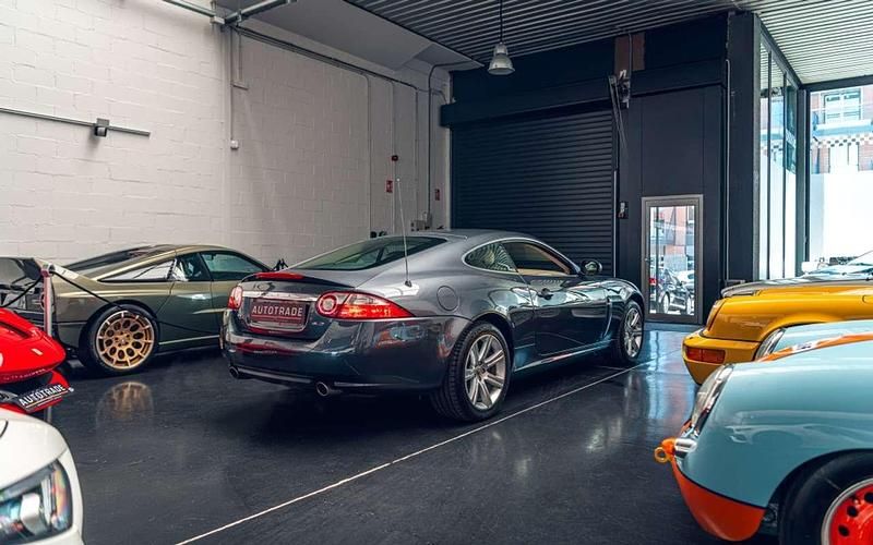 Usado Jaguar XK 298 CV (219 kW) 2007 Gris Coupe