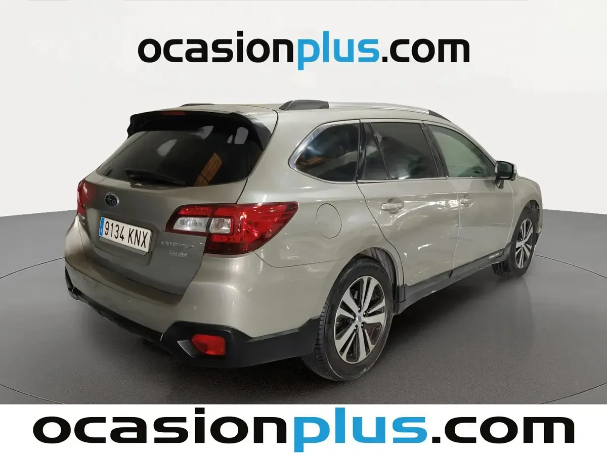 Usado Subaru Outback 173 CV (127 kW) 2018 Gris plata Familiar