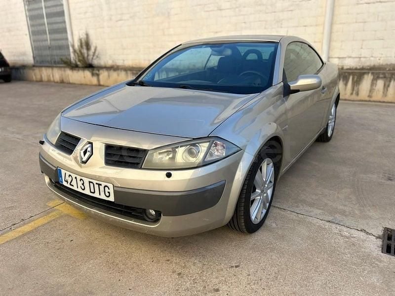 Usado Renault Mégane Cabriolet Dynamique 120 CV (88 kW) 2005 Beige Descapotable