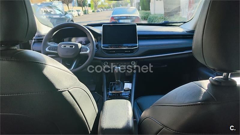 Usado Jeep Compass Trailhawk 240 CV (176 kW) 2024 Gris / plata SUV