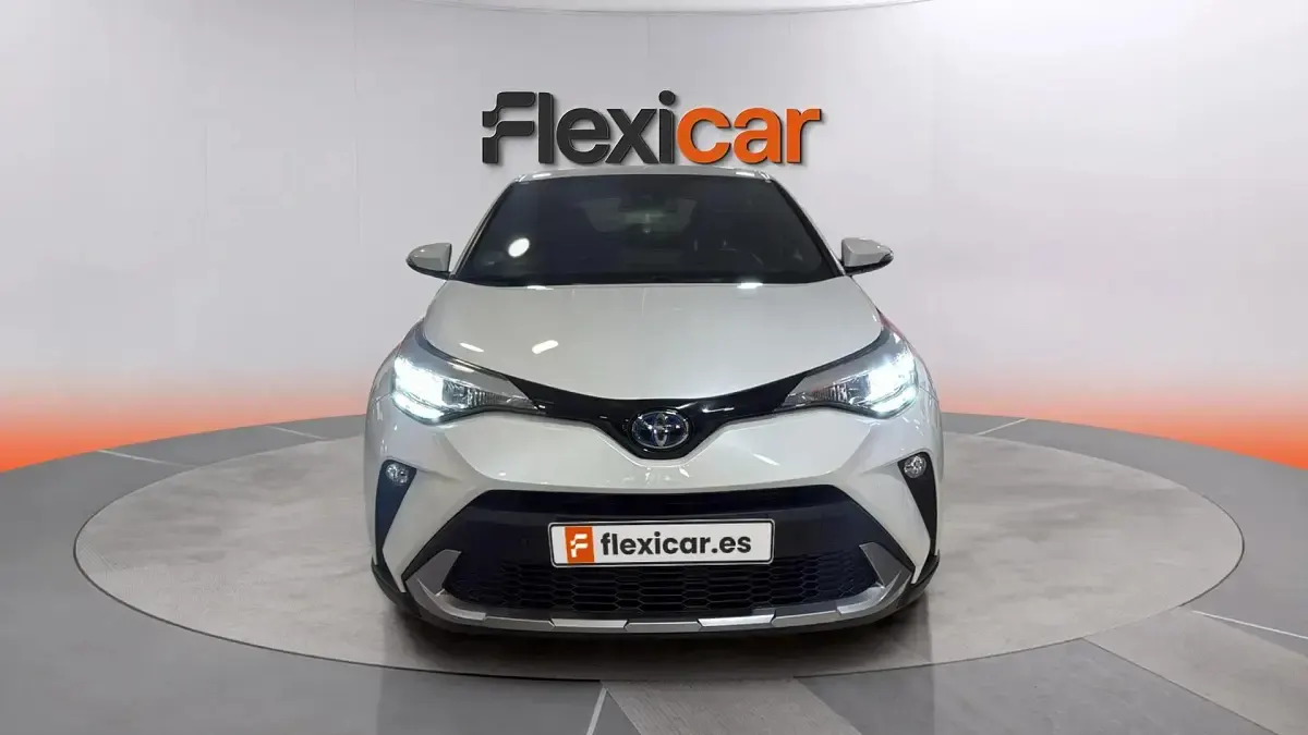 Käytetty Toyota C-HR Advance 184 HP (135 kW) 2023 Valkoinen Katumaasturi
