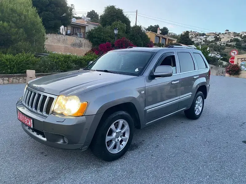 Usado Jeep Grand Cherokee Overland 218 HP (160 kW) 2010 Preto SUV