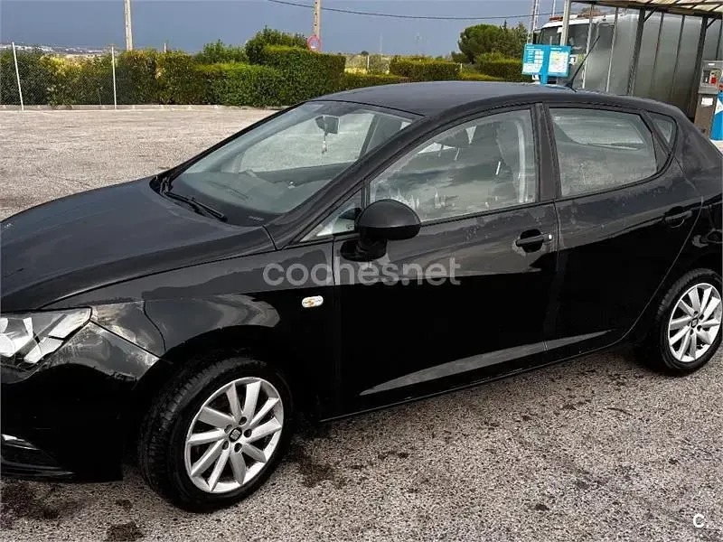 Usado Seat Ibiza Reference 95 CV (69 kW) 2015 Negro Berlina
