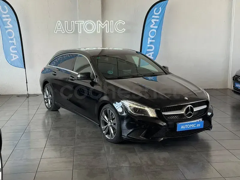 Usado Mercedes CLA200 Shooting Brake Urban 136 CV (100 kW) 2016 Negro Familiar