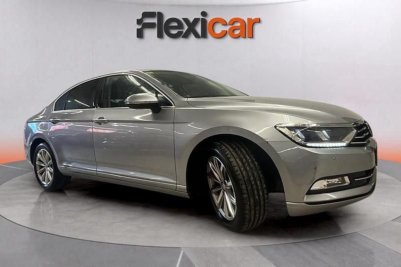 Gris Usado 2019 VW Passat Advance Berlina | 16.490 € (Precio justo) - Imagen 1/4