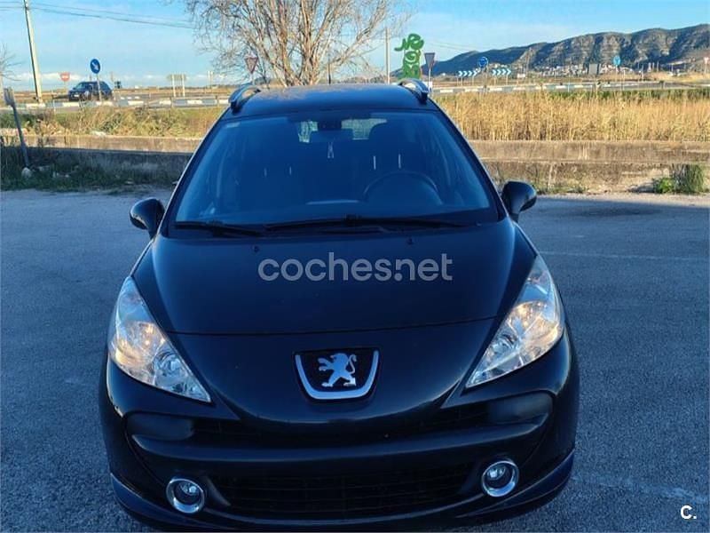 Usado Peugeot 207 95 CV (69 kW) 2008 Negro Familiar