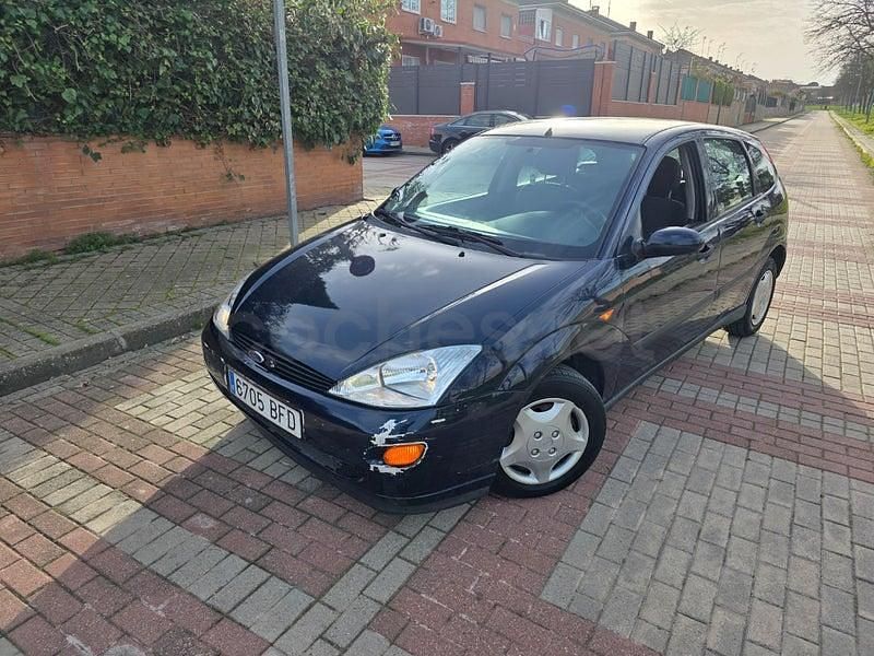 Usado Ford Focus Ghia 90 CV (66 kW) 2002 Azul Berlina