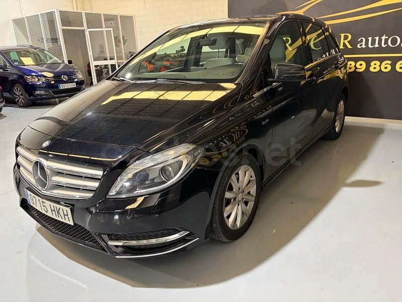 Usado Mercedes B200 136 CV (100 kW) 2013 Negro Monovolumen