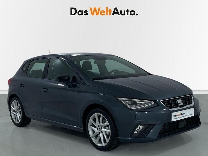 Gris Nuevo 2025 Seat Ibiza FR Berlina | 22.490 € (Precio justo) - Imagen 1/4
