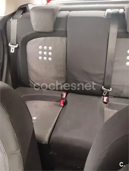 Usado Fiat Punto Dynamic 70 CV (51 kW) 2007 Rojo Utilitario