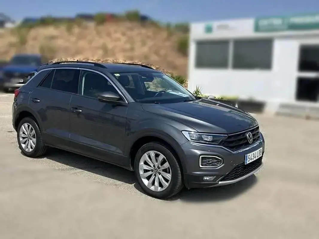 Usado VW T-Roc Advance 116 CV (85 kW) 2021 Gris SUV