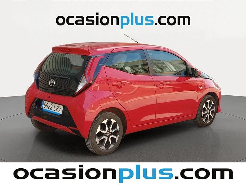 Usado Toyota Aygo X-play 72 CV (52 kW) 2021 Rojo Utilitario
