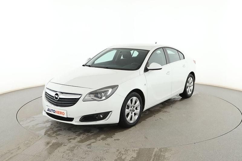 Usado Opel Insignia Selective 135 CV (99 kW) 2016 Blanco Berlina