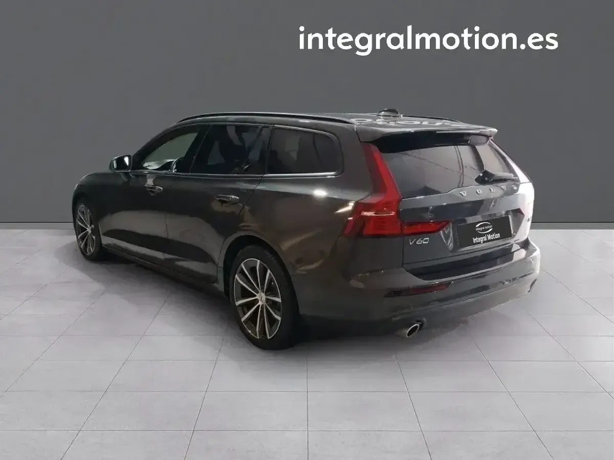 Käytetty Volvo V60 Momentum 197 HP (144 kW) 2022 Ruskea Farmari