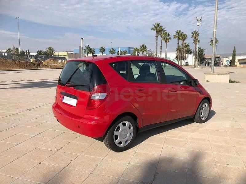 Usado Mercedes A170 Avantgarde 116 CV (85 kW) 2009 Granate Monovolumen